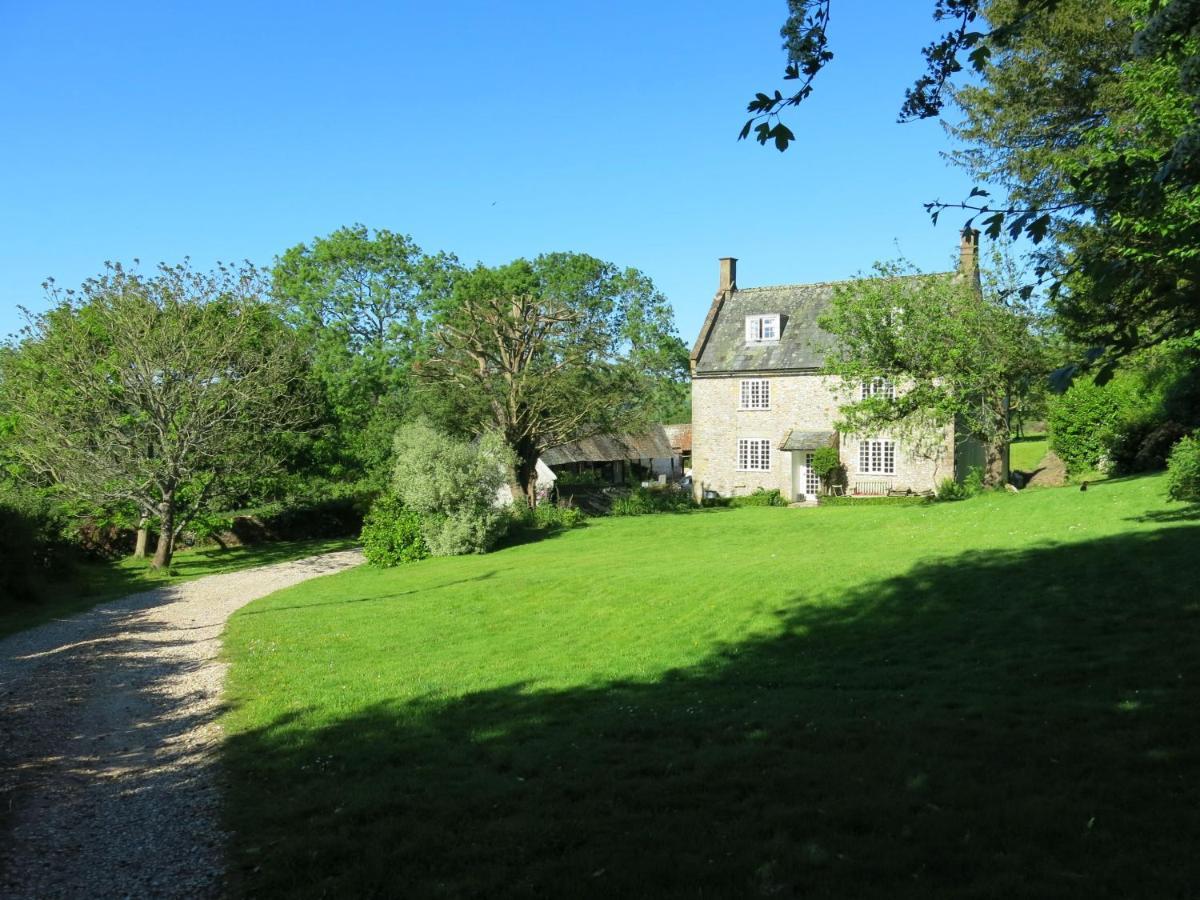 Horseshoe Barn Axminster Esterno foto